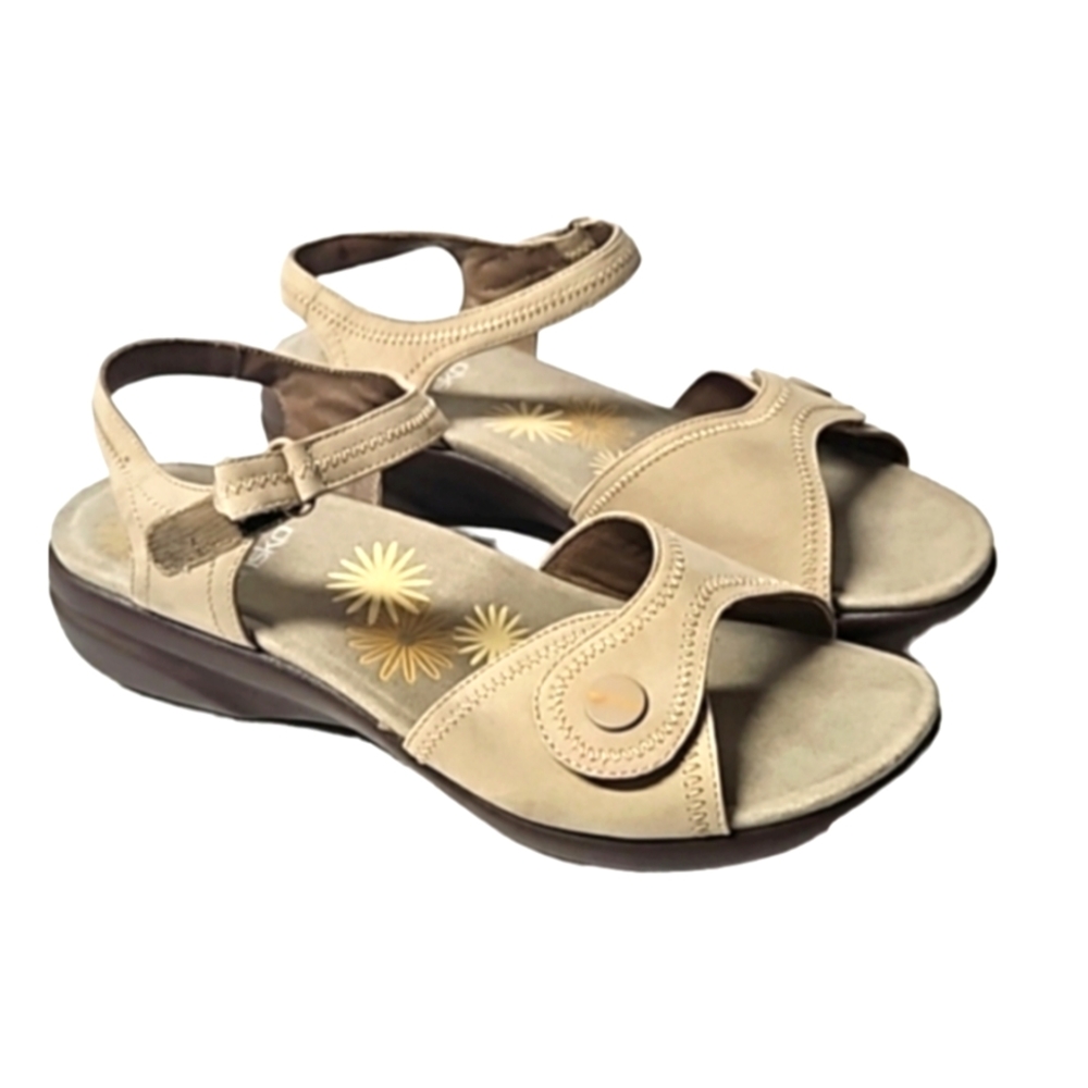 Dansko Iris Nubuck Leather Sand Beige Ankle Strap sandal women's size 9